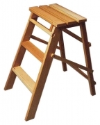 1,0 PZ Di SGABELLO IN LEGNO A 3 GRADINI