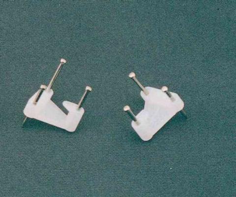 1,0 CF Di GANCIO PER QUADRO NYLON A 3 PUNTE DA 10 PZ