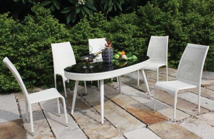 TAVOLO OVALE CON VETRO IN POLIRATTAN  cm. 160x91x73H
