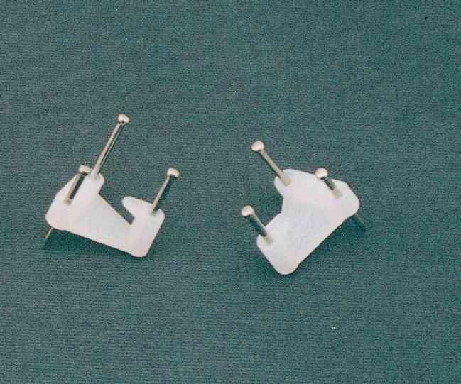 1,0 CF Di GANCIO PER QUADRO NYLON A 3 PUNTE DA 10 PZ