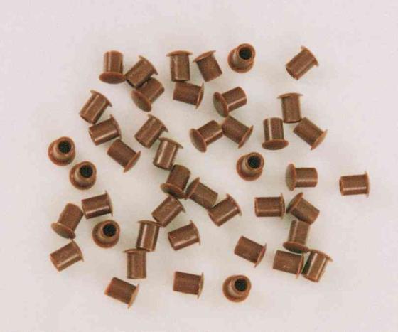 5,0 SC Di SC COPRIFORO PLASTICA MARRONE D 6 MM  50 PZ