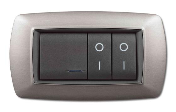 1,0 PZ Di PLACCA LIFE MOD. LIVING PLAST.ACCIAIO SAT. 4P